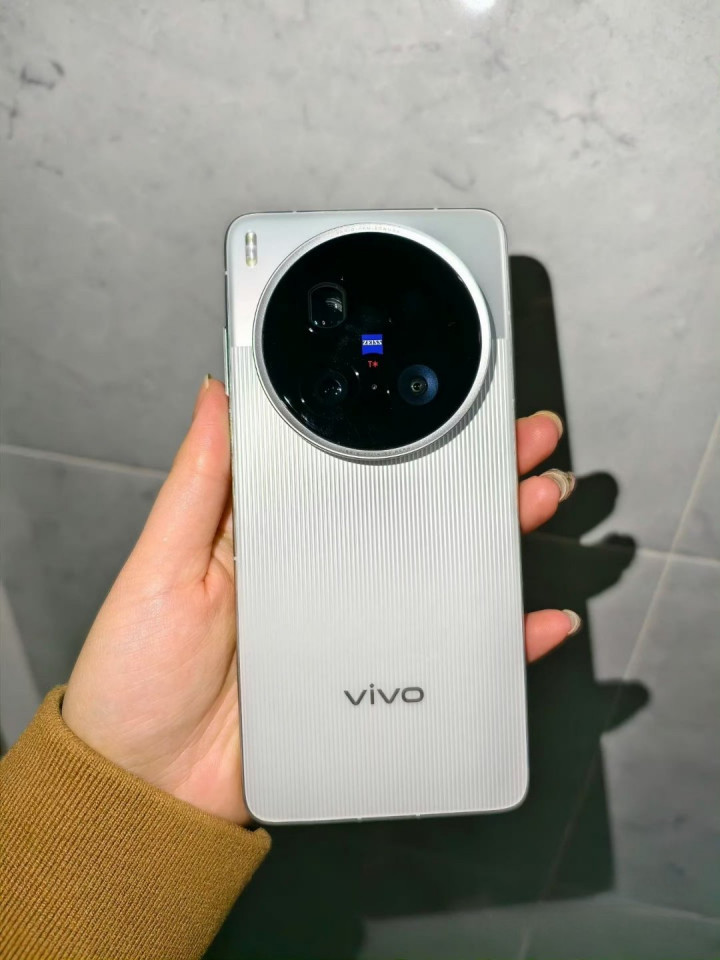 Vivo X200 Ultra       