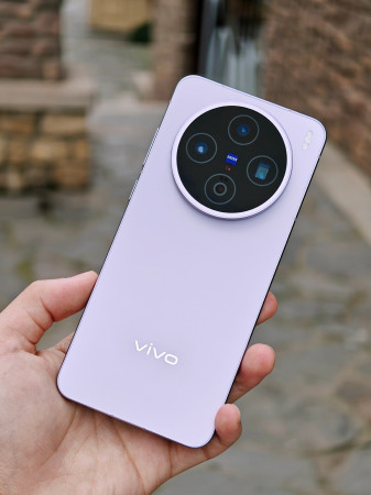 Vivo X200s        