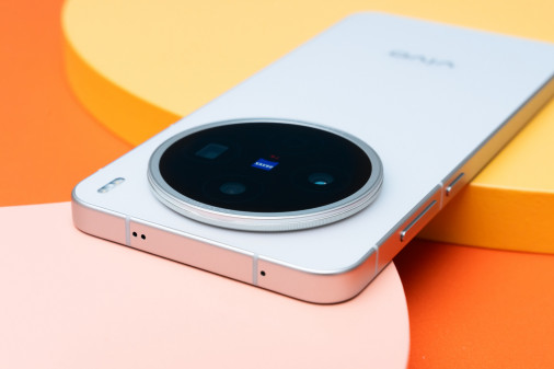 Vivo X200s        