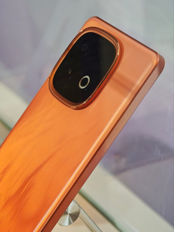 ! iQOO Z10 Turbo     MediaTek