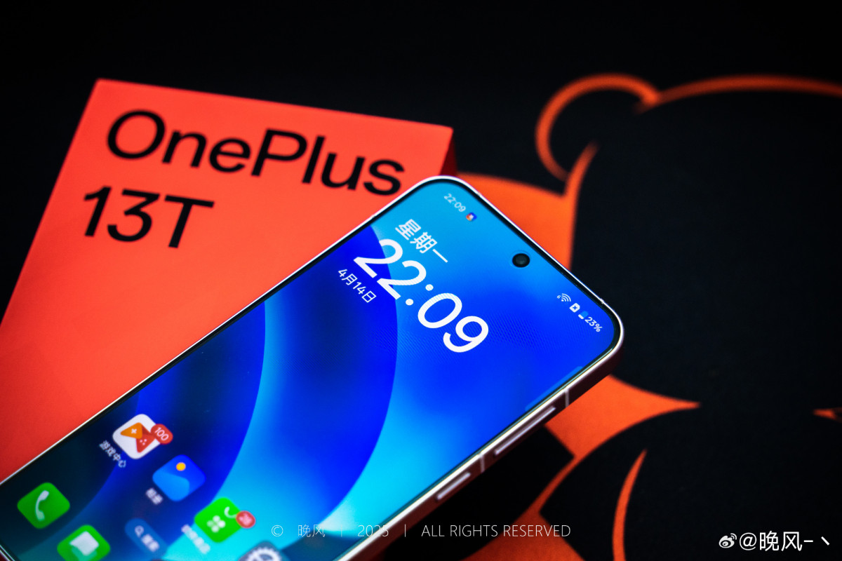 OnePlus 13T во всех цветах красуется на первых студийных фото