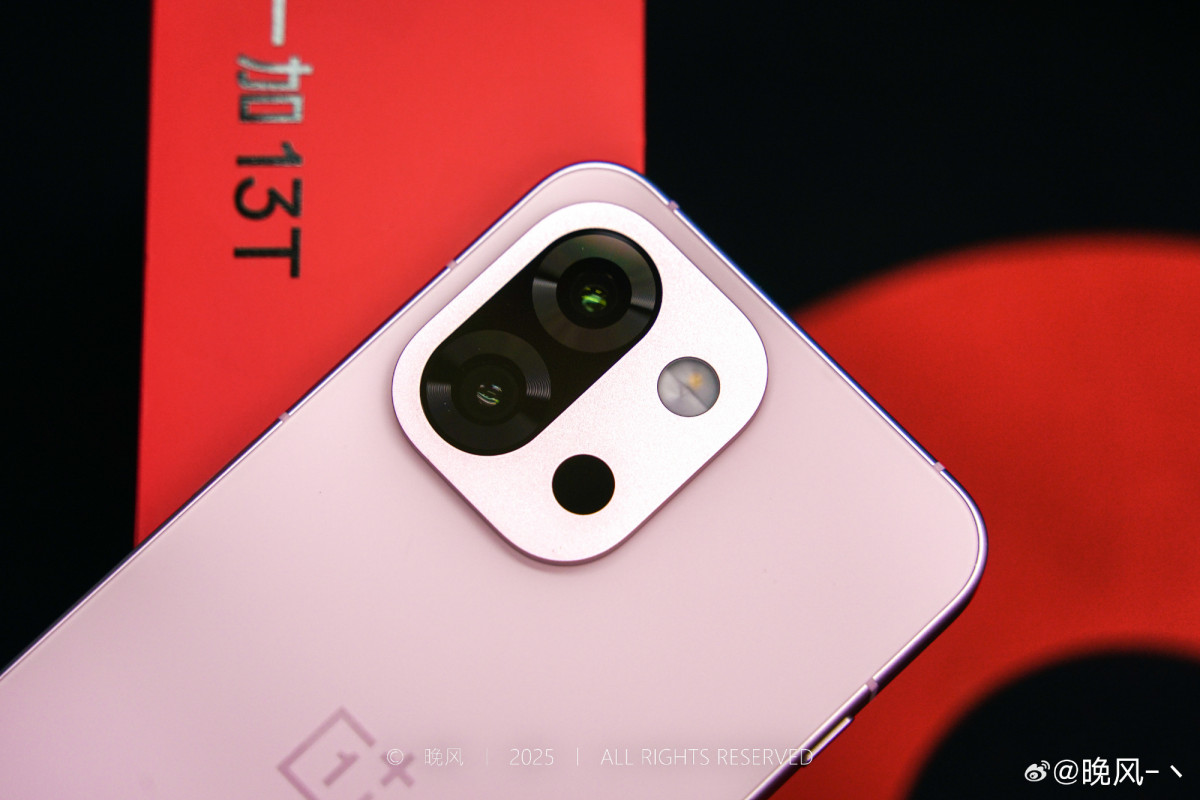 OnePlus 13T во всех цветах красуется на первых студийных фото