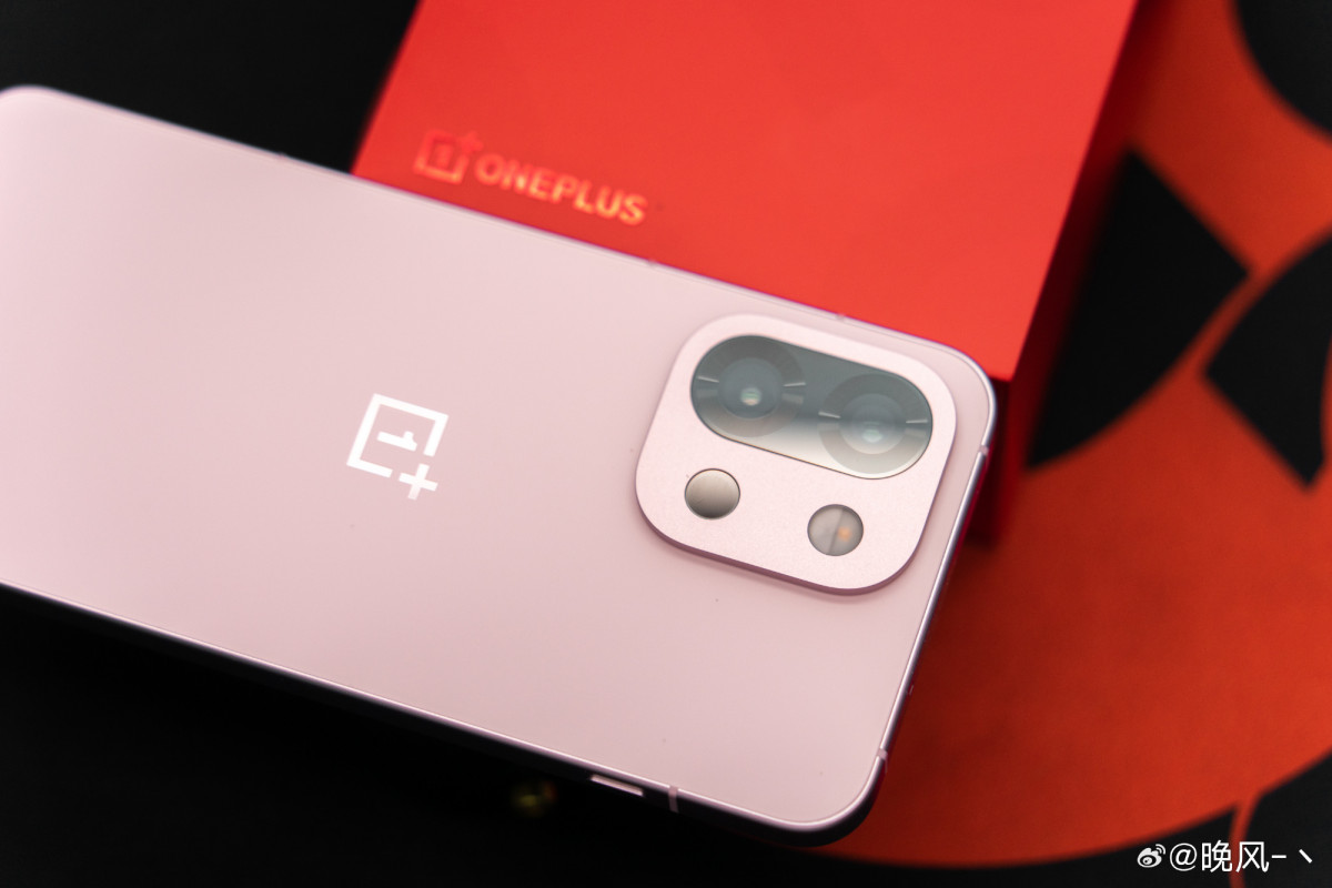 OnePlus 13T во всех цветах красуется на первых студийных фото
