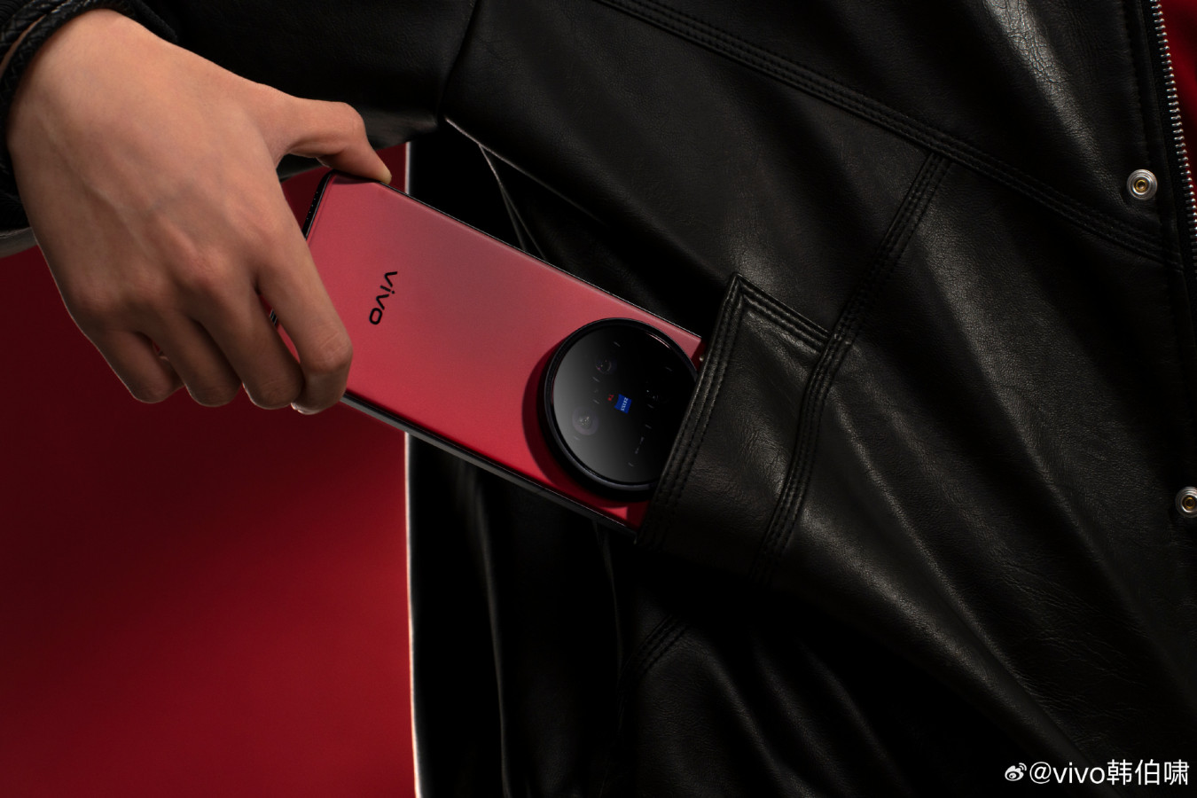 Vivo X200 Ultra распаковали на видео и показали на новых постерах