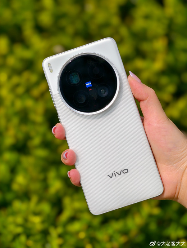 Vivo X200 Ultra        