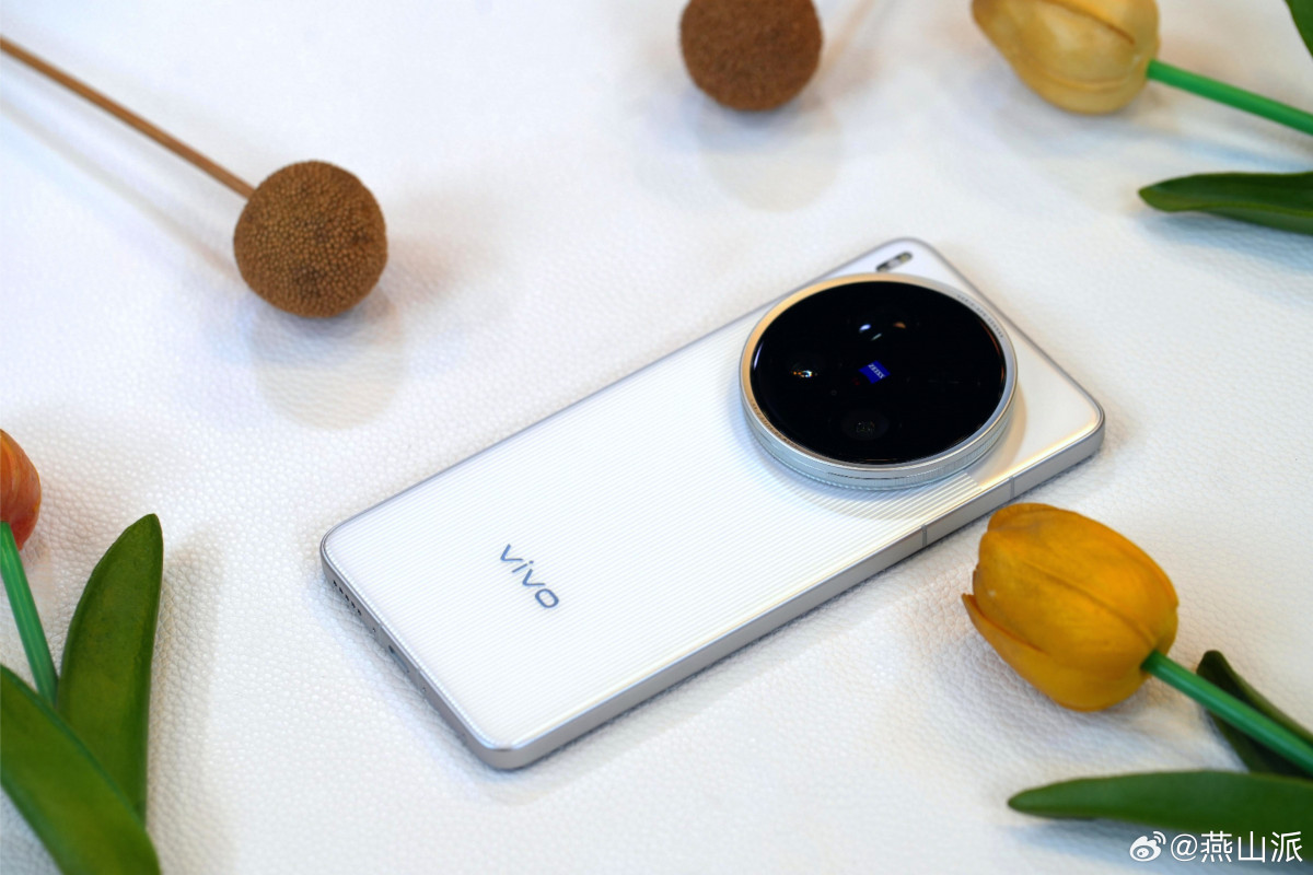 Vivo X200 Ultra        