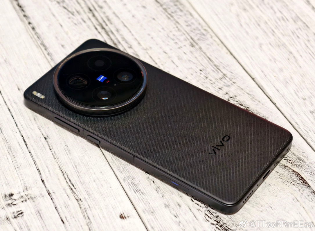 Vivo X200 Ultra        