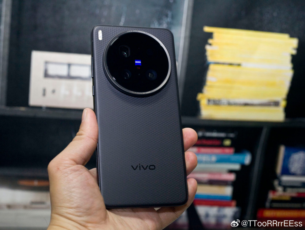 Vivo X200 Ultra        