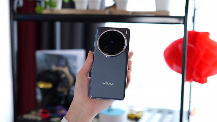  vivo X200 Pro:  