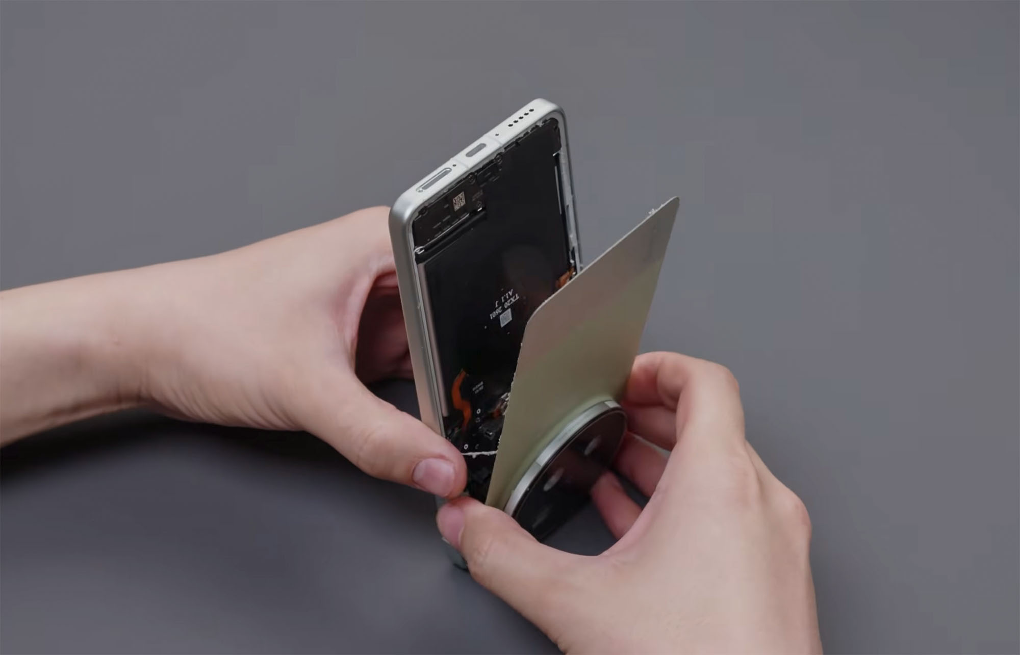 Vivo X300 Ultra разобрали на видео: что выяснилось?