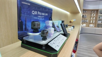 Лысый из МТ в офисе UGREEN: выставка продуктов и главный офис