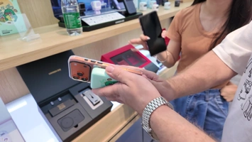 Лысый из МТ в офисе UGREEN: выставка продуктов и главный офис