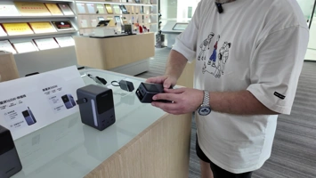 Лысый из МТ в офисе UGREEN: выставка продуктов и главный офис