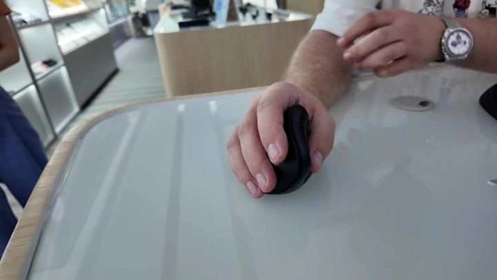 Лысый из МТ в офисе UGREEN: выставка продуктов и главный офис