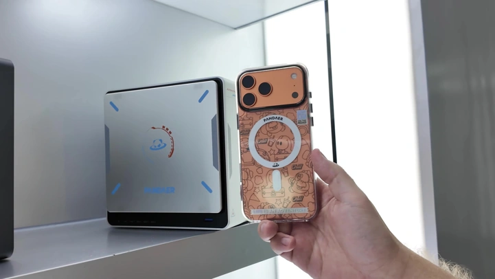 Лысый из МТ в офисе UGREEN: выставка продуктов и главный офис