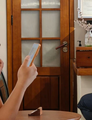 OPPO Find X9 Ultra засветился в оранжевом цвете