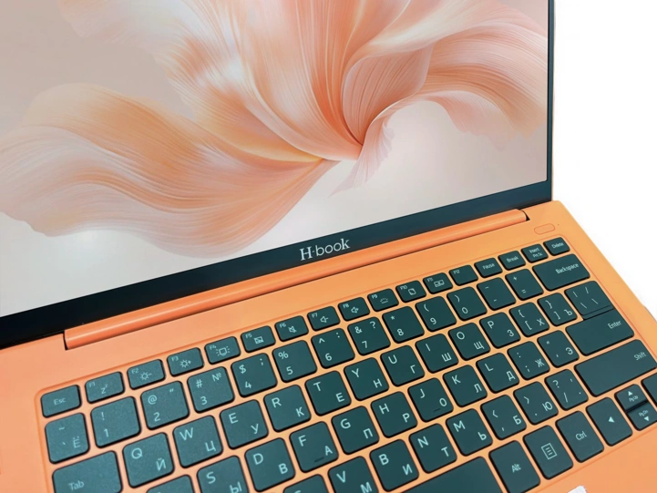Старт продаж белорусского ноутбука H-Book IPK4 в России: цена