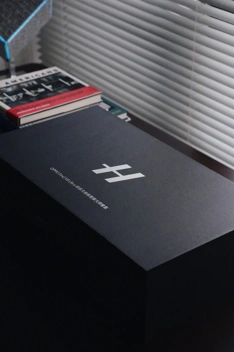 Распаковка OPPO Find X9 Ultra и его фотонабора на видео