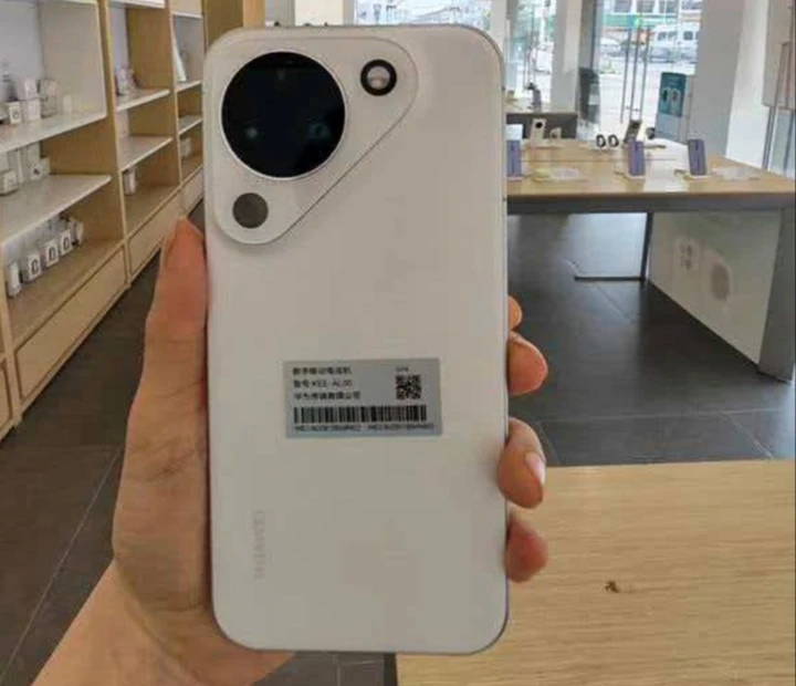 Живые фото базового Huawei Pura 90