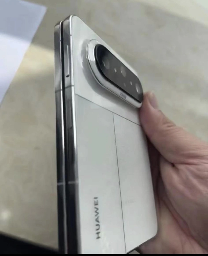 Прототип Huawei Pura X Max засняли на фото накануне анонса