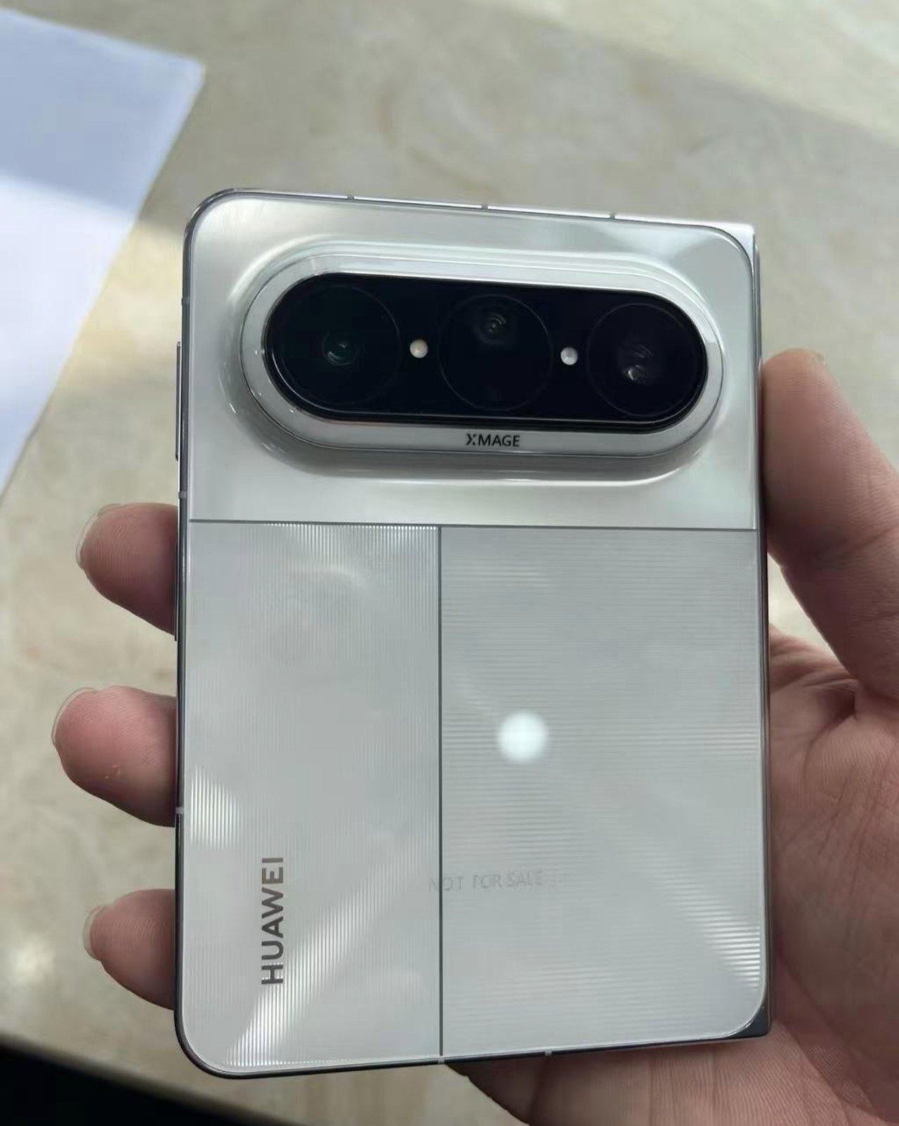 Прототип Huawei Pura X Max засняли на фото накануне анонса