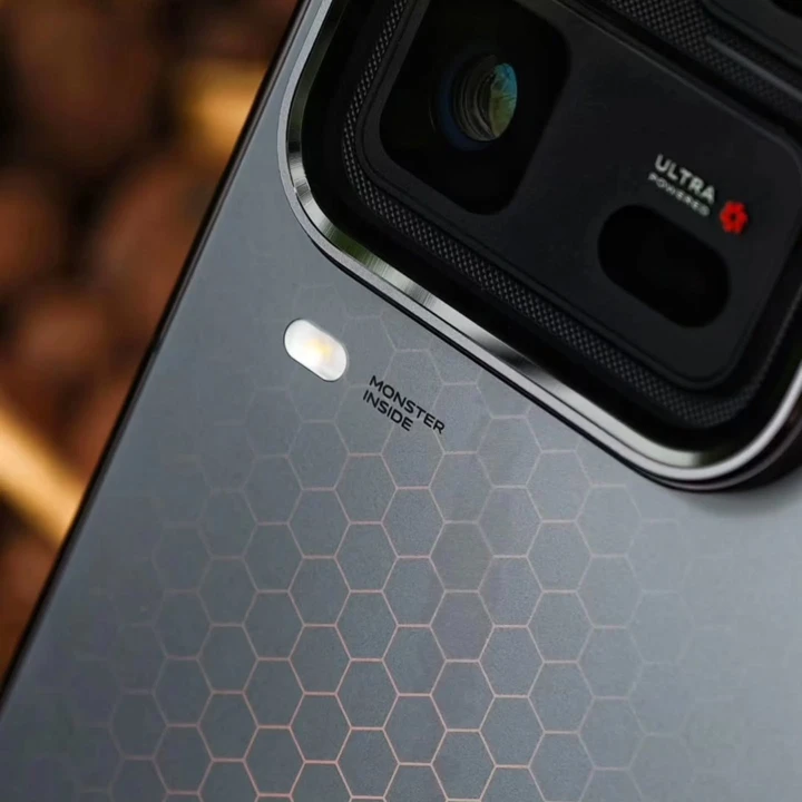 iQOO 16 приписывают набор камер уровня середняков