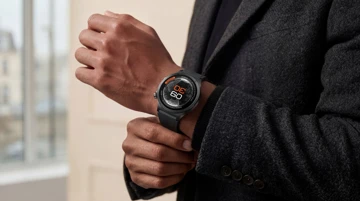 Старт продаж OnePlus Watch 4 с Wear OS и Gemini в России: цена и подарок