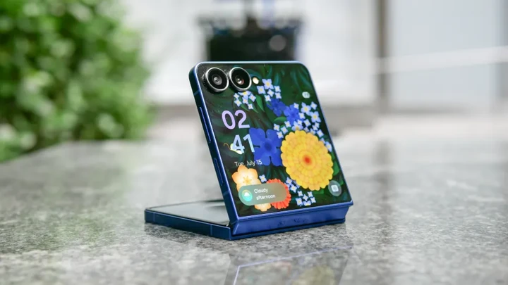 Samsung Galaxy Z Flip 8 сохранит батарею и зарядку без изменений