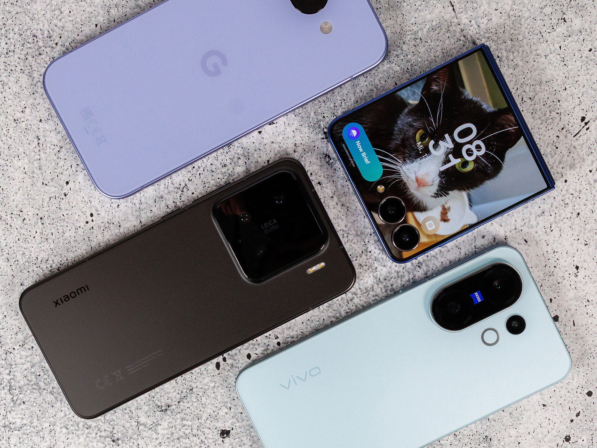 Ждать ли компактные смартфоны с 6 экранами? Ответы топ-5 китайских брендов 