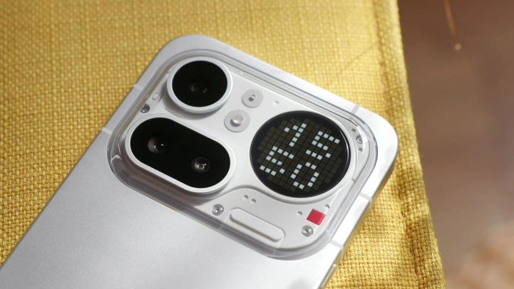 Обзор Nothing Phone (4a) Pro: цельнометаллический Android