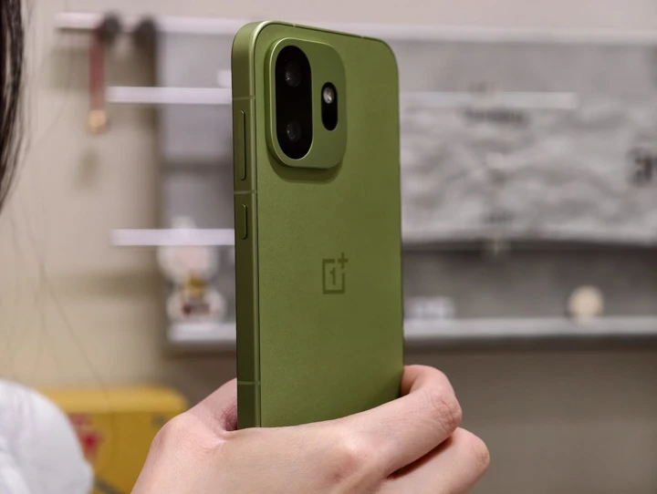 Компактный OnePlus 15T стал абсолютным провалом: причины