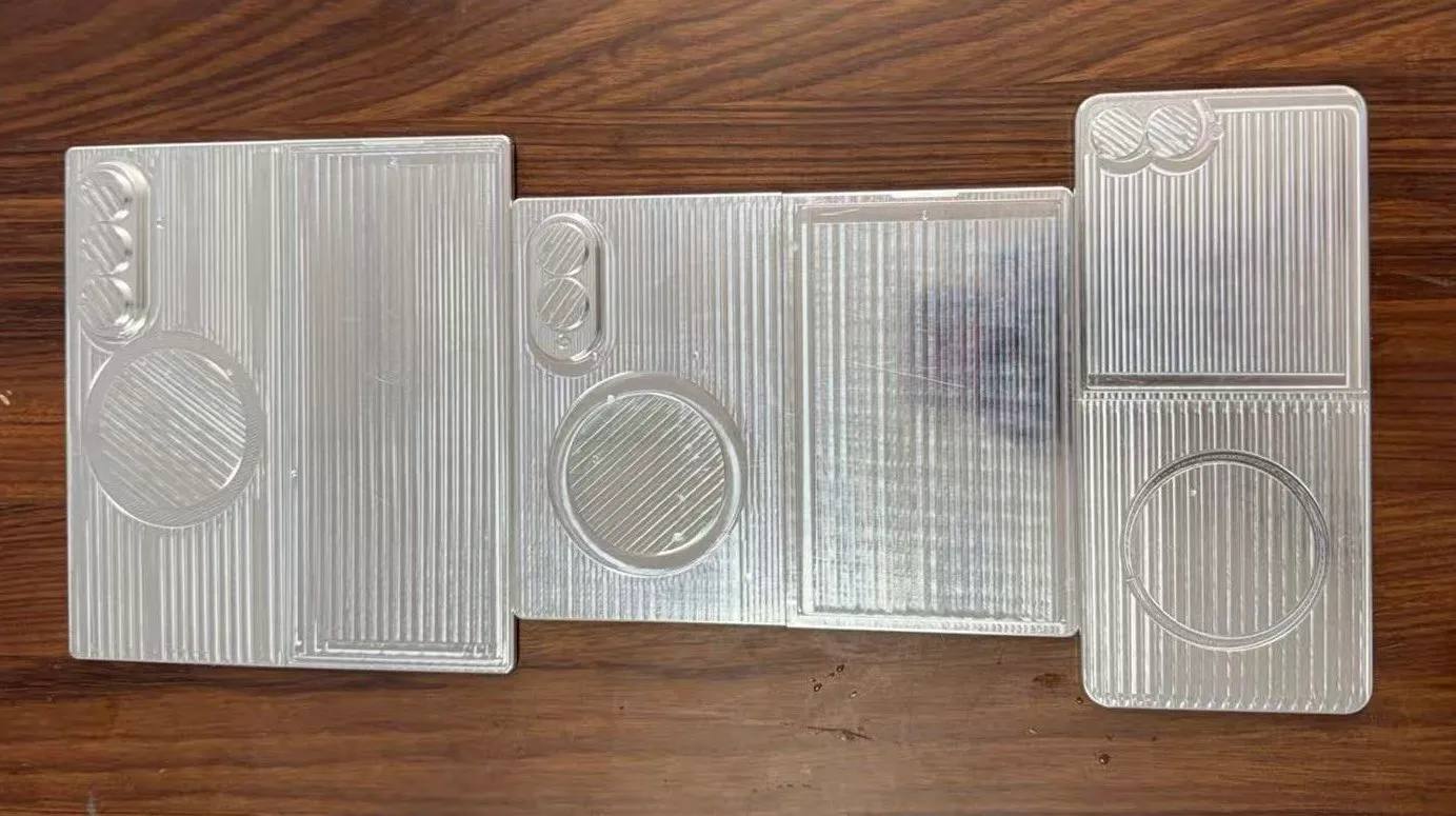 Samsung Galaxy Z Fold 8 Wide vs Huawei Pura X Max: габариты