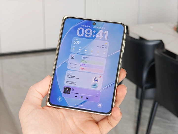 В сети появились реалистичные рендеры iPhone Ultra