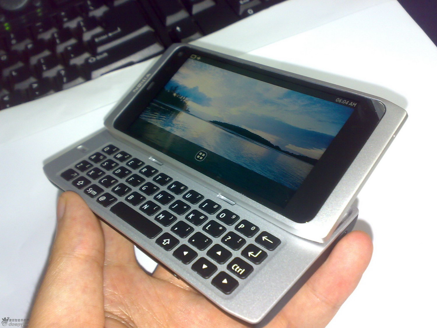 Nokia N9 в алюминиевом корпусе с QWERTY (фото)