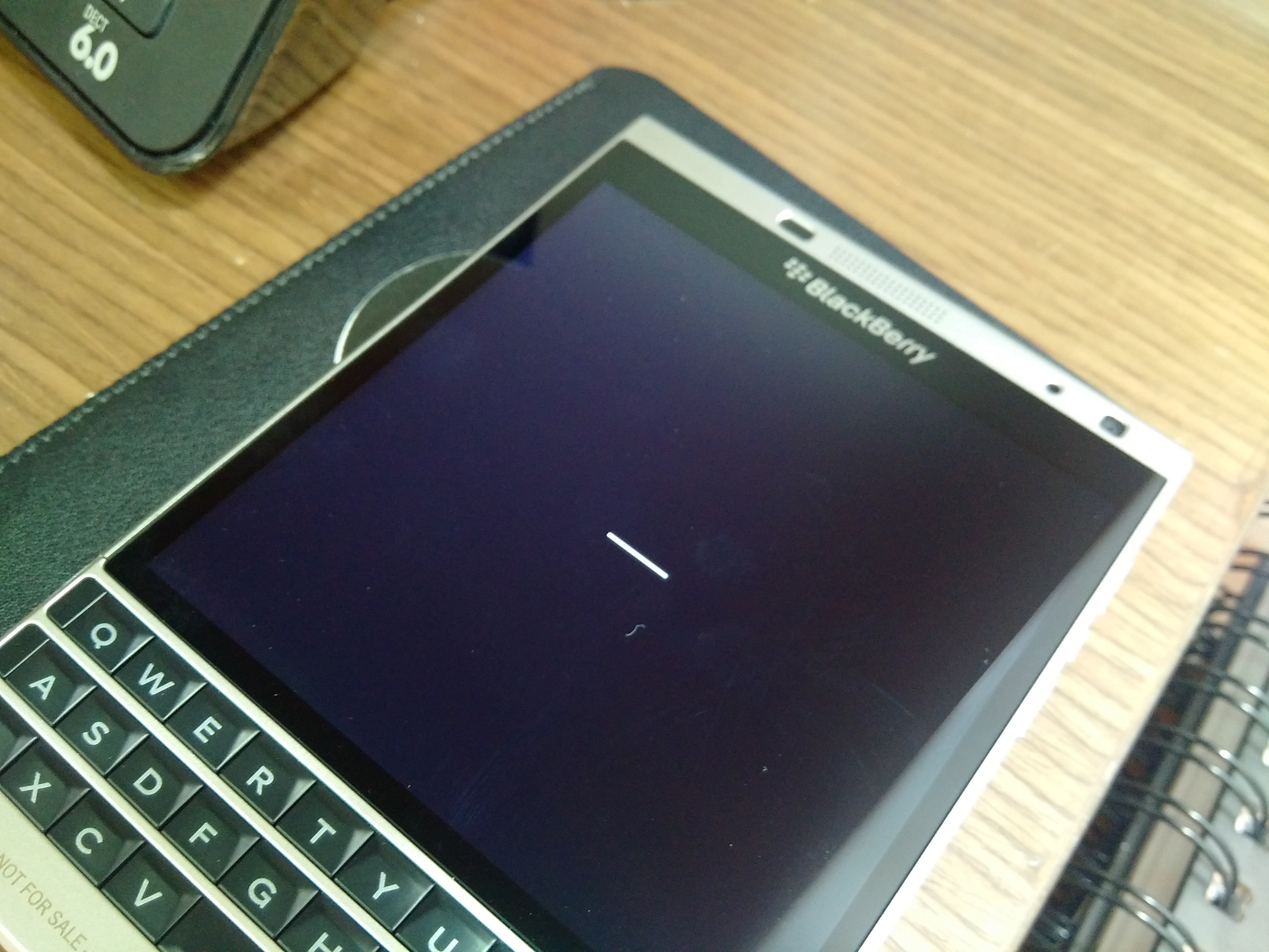 BlackBerry Passport Silver Edition с Android на фото и видео