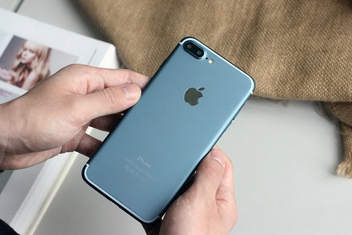 Синий iPhone 7 plus