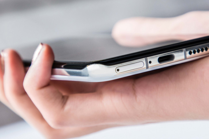 Весь экран – сканер пальцев: Huawei назвала сроки появления новшества