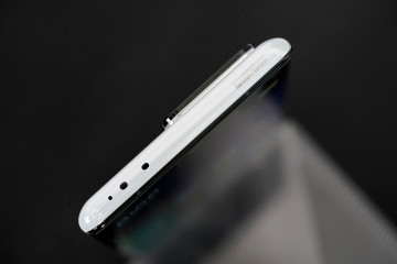 Живые фото Xiaomi Mi Mix 4 в белом цвете