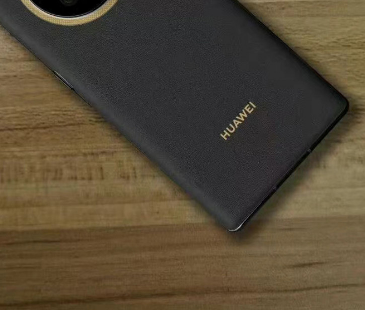 Золото и кожа: Huawei Mate 50 впервые на живом фото?