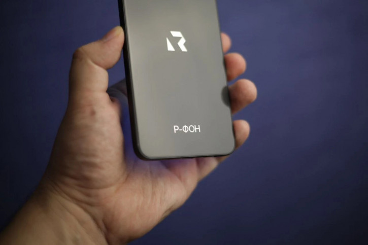 Знакомьтесь, Р-ФОН: фото и начинка первого смартфона на ОС Rosa Mobile