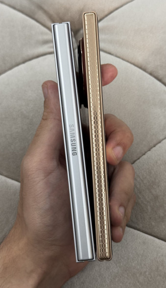     Honor Magic V3   