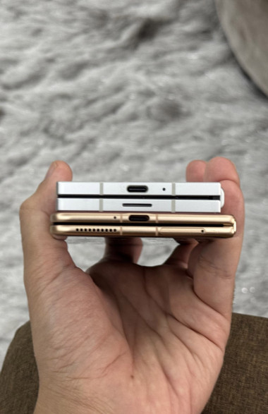     Honor Magic V3   
