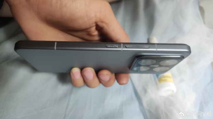 Владельцы Xiaomi 15 и 15 Pro жалуются вздутие аккумулятора