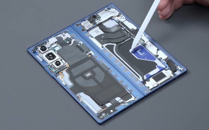 Samsung Galaxy Z Fold 7   :   Fold-?