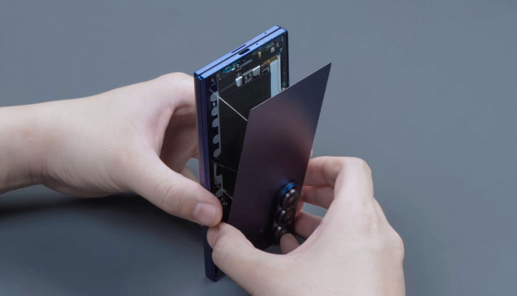 Samsung Galaxy Z Fold 7   :   Fold-?