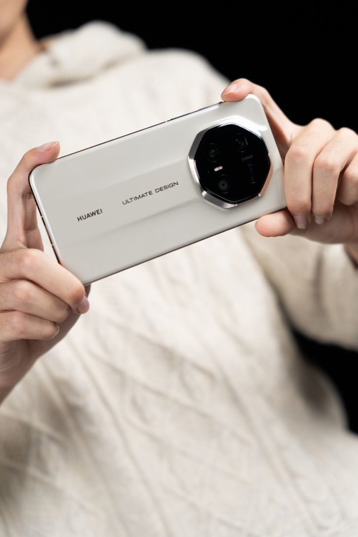 Первые секреты Huawei Mate 80 RS: новый зум и керамика?