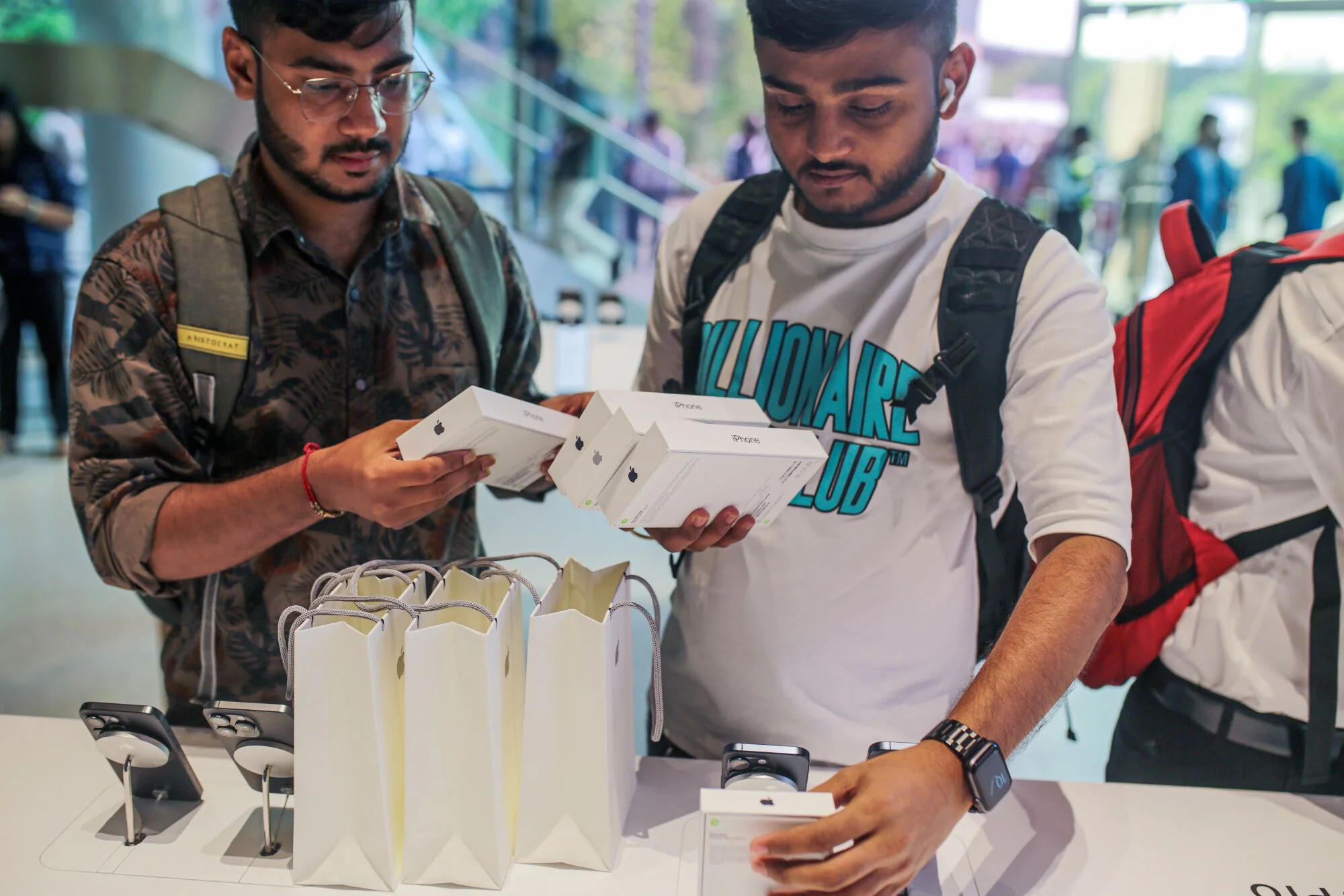 Xiaomi  Realme    ,  Apple  