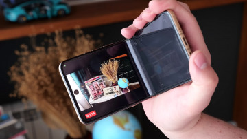 Обзор Motorola Razr 60 Ultra: он деревянный!