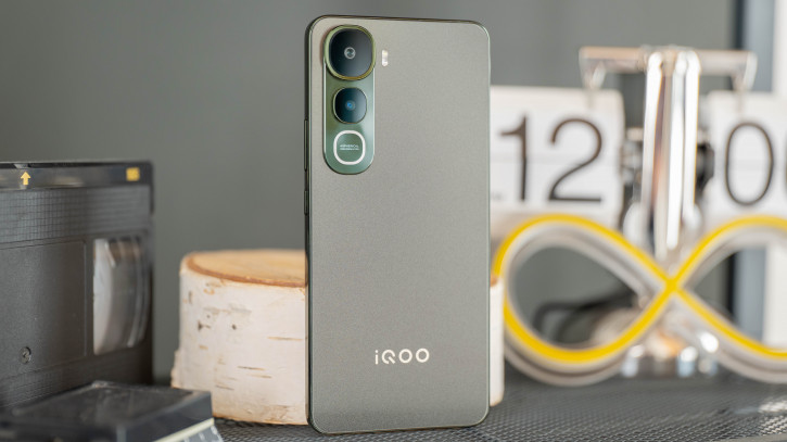  iQOO Z10 Lite:   iQOO