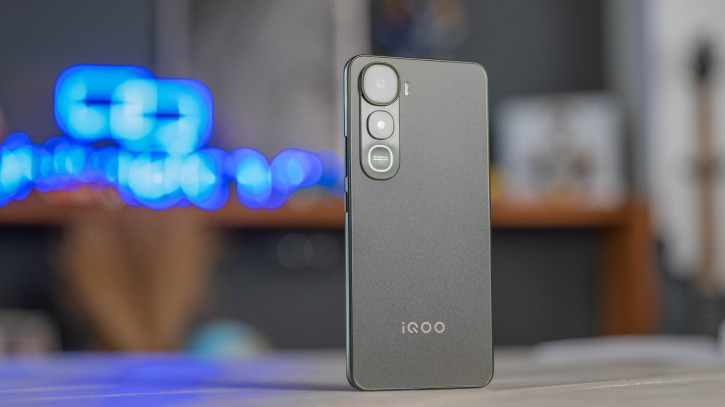  iQOO Z10 Lite:   iQOO